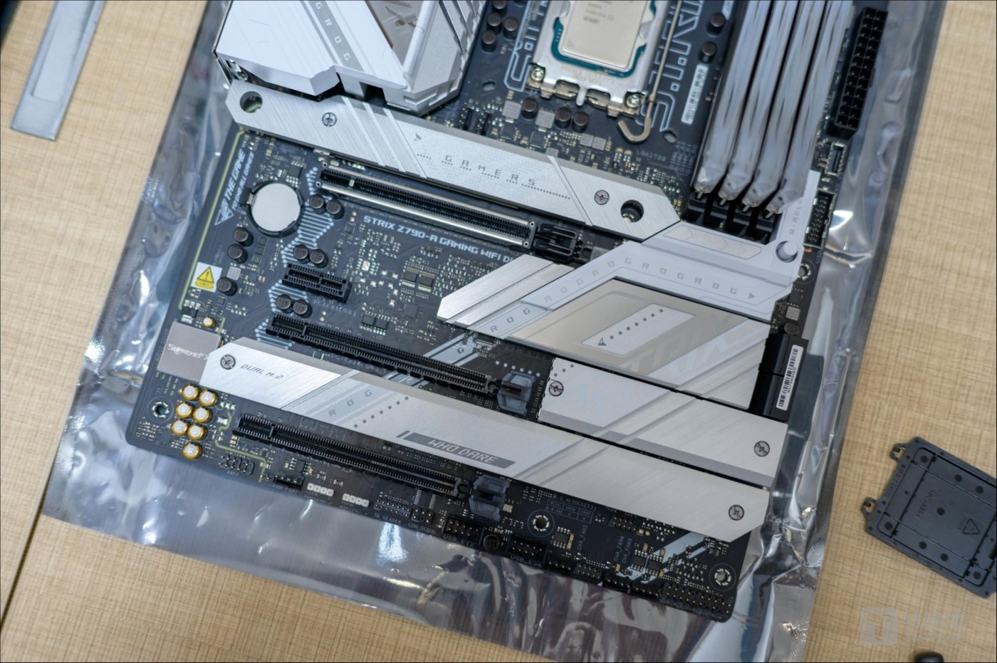 新时代主板的设计也在改变(古方信息网作者拍摄)